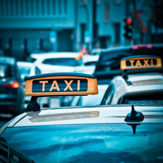 Taxizás bitcoinért: Olaszország legnagyobb taxitársasága mostantól bitcoint is elfogad