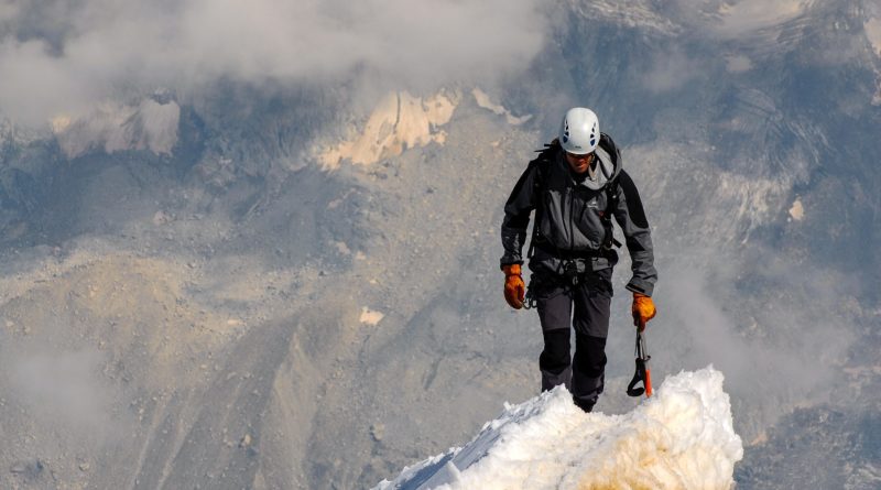 Egy férfi meghalt a Mount Everesten miközben az ASKfm ICO reklámját forgatták