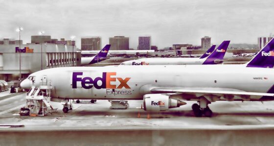 A FedEx egységes blokklánc-rendszert akar a nemzetközi szállítás javítására