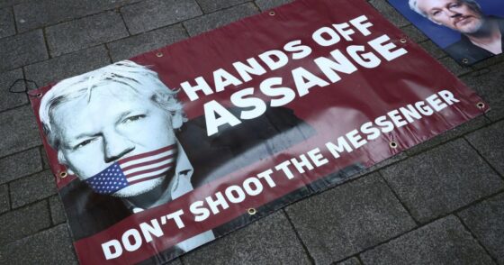 50 hét börtönbüntetést kapott Julian Assange, most jön a neheze