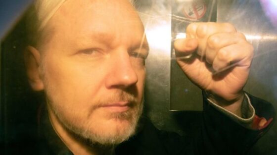 Koholt vádak és manipuláció a WikiLeaks alapítójának letartóztatása mögött