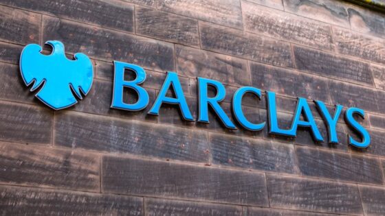 Dobta a Barclays bank a Coinbase-t