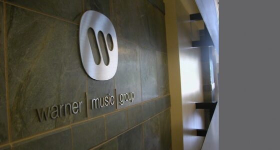 11 millió dollár blokklánc fejlesztésre: beszáll a Warner Music