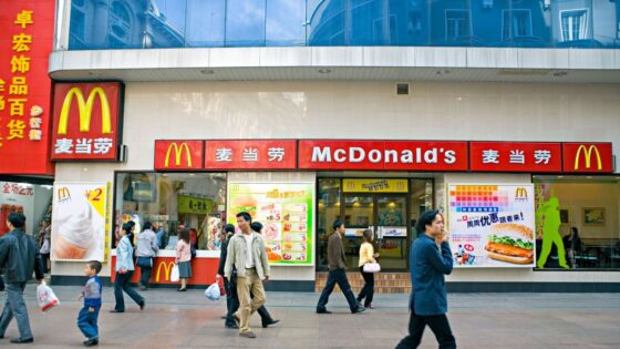 A McDonald’s-ban és a Starbucks-ban is tesztelik a digitális jüant