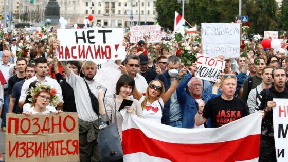 Közel 70 fehérorosz újságírót vetettek börtönbe, mert a tüntetésekről írtak