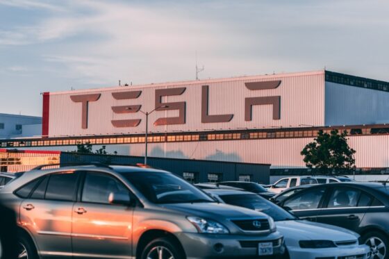 Bitcoin és Tesla: ezek most a legkeresettebb befektetési eszközök Amerikában