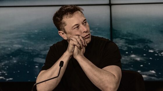 Elon Musk rajongói milliókat vesztettek kriptocsalások miatt, már 247 panaszt nyújtottak be