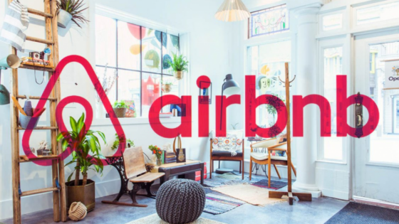 180 fokos fordulat az Airbnb-nél: kriptovaluta bevezetését említi