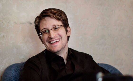 Edward Snowden a Shiba Inu befektetőit figyelmezteti