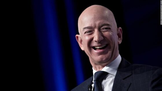 Szorul a hurok Jeff Bezos nyaka körül? 400 törvényhozó fenyegette meg