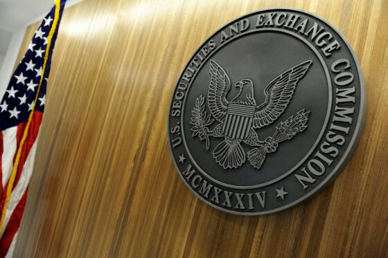 A SEC késlelteti a Blackrock, a Fidelity, és az egyéb bitcoin ETF alkalmazásokat