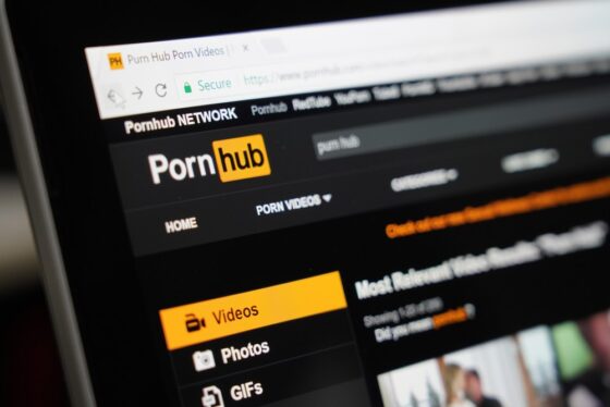 Mostantól csak kriptovalutákkal lehet fizetni a Pornhub prémium szolgáltatásaiért