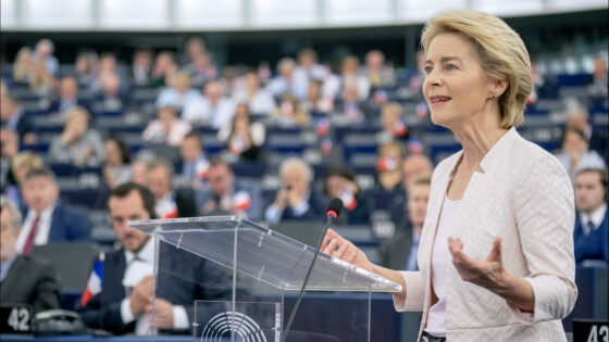 Ursula von der Leyen lába alatt izzik a talaj a Pfizerrel kötött megállapodása miatt