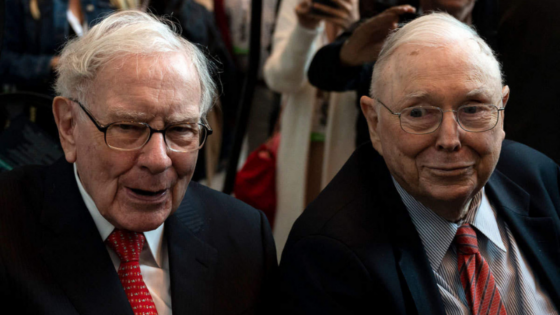 Warren Buffett jobbkeze, Charlie Munger is utálja a Bitcoint