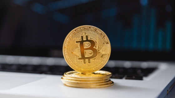 Új csúcs: A bitcoin árfolyama átlépte a 66 000 dollárt