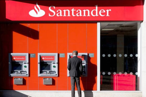 Újabb bank, a Santander is blokkolja a kriptotranzakciókat