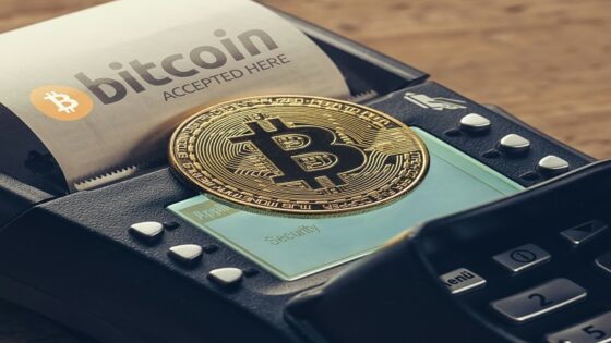 Kriptovalutákkal való fizetés – ezek a cégek fogadják el a bitcoint fizetőeszközként