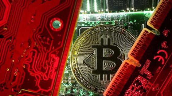 Az év hülyéje? Saját rendőrparancsnokságán bányászott illegálisan bitcoint