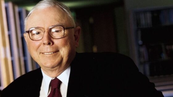 Charlie Munger ismét ekézte a kriptó befektetéseket