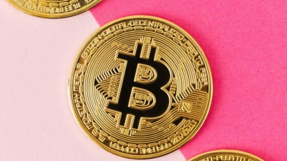 10 napos mélypontra zuhant a bitcoin, megugrott a likvidációk száma