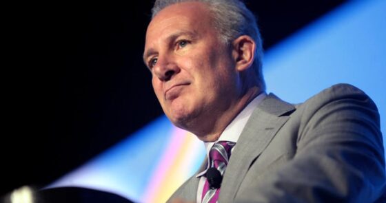 Peter Schiff ismét okoskodik és a Bitcoin-buborék kipukkanására figyelmeztet