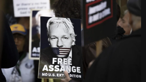 Levélben kérik Julian Assange szabadon engedését a legnagyobb médiaóriások