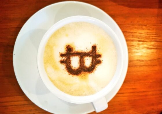 A Bitcoin-hotel, ahol még a cappuccino is Bitcoin-logóval érkezik