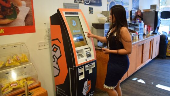 Sokkoló: több mint 3600 bitcoin ATM-et állítottak le márciusban