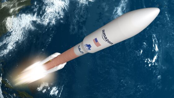 Riválisától kért segítséget az Amazon: A SpaceX-től vásárolt rakétaindításokat