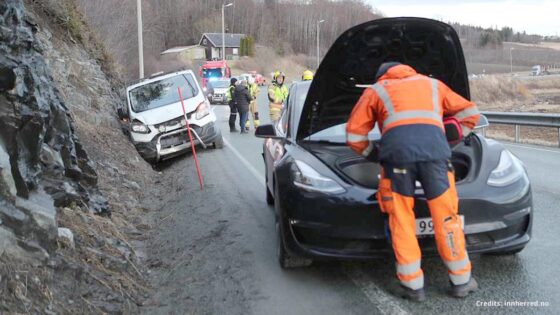 Nem biztonságosak a Teslák, állítja egy volt alkalmazott