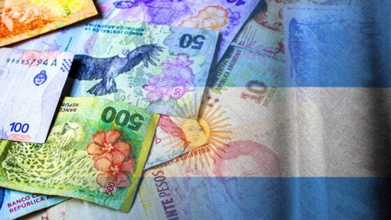 Felére csökkent az argentin peso értéke