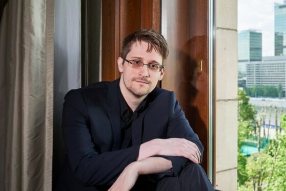 Edward Snowden ismét kiállt a bitcoin mellett