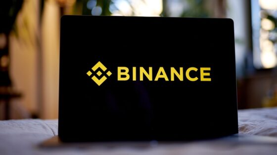 Kirúgtak egy Binance alkalmazottat, amiért pénzmosással vádolt egy VIP ügyfelet