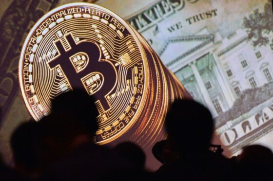 Új szakaszba léphet a Bitcoin, 110 000 dollár a célárfolyam a csökkenő trend ellenére