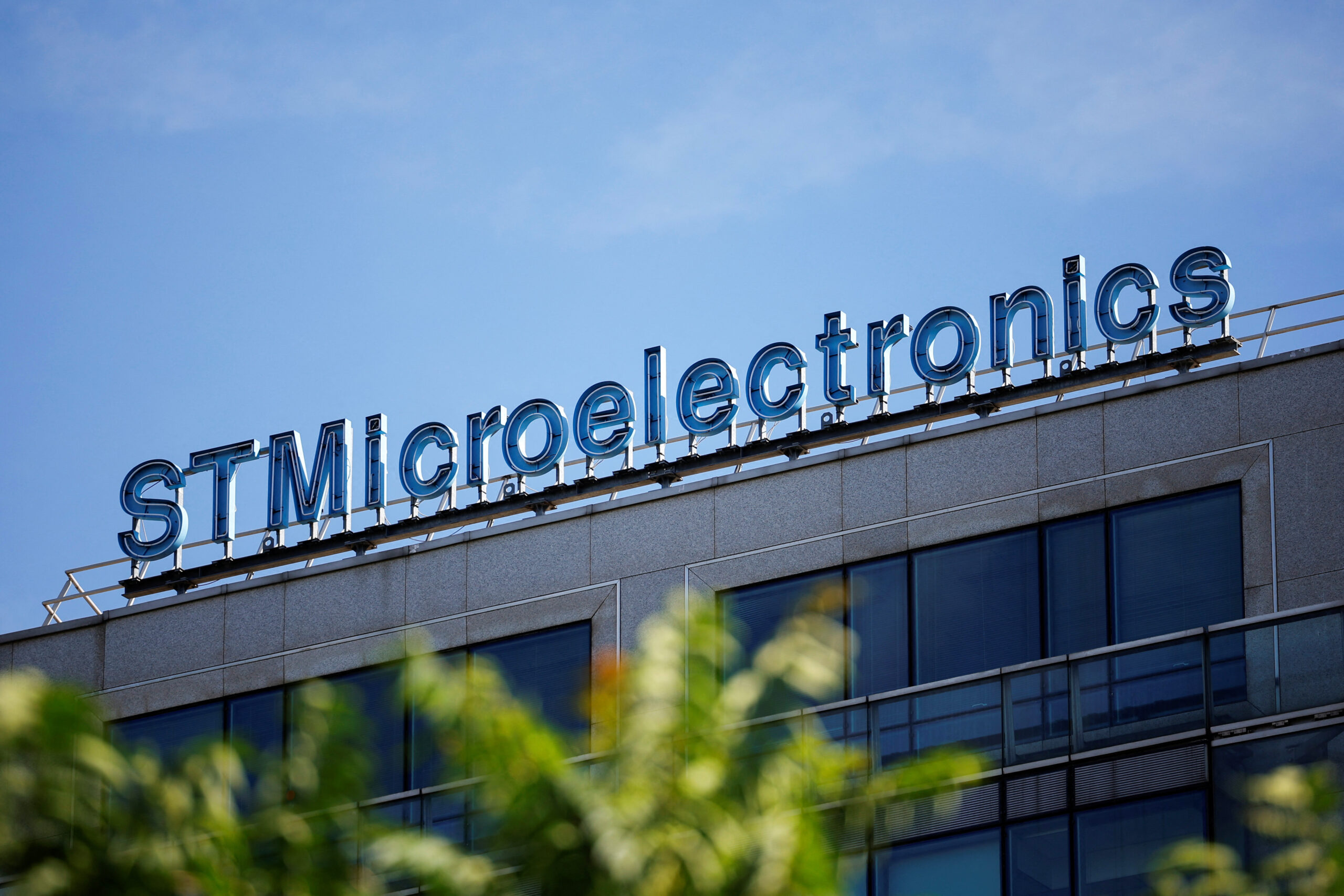 A Tesla beszállítója, az STMicroelectronics 5 milliárd eurós chip gyárat épít Olaszországban, kiemelt kép