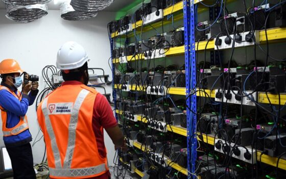 700 millió dollárnyi áramot loptak el illegális kriptobányászok