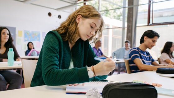 Tanulmányai mellett is dolgoznia kell a diákok többségének