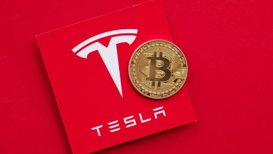 A Tesla bitcoin-készlete meghaladta az 1 milliárd dollárt, a részvény is szárnyal