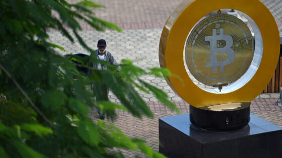 Hiába fenyegetőzik az IMF, Salvador úgy veszi a BTC-t, mintha nem lenne holnap